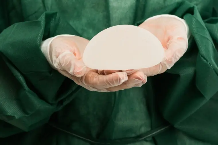 Retrait des implants mammaires en Turquie